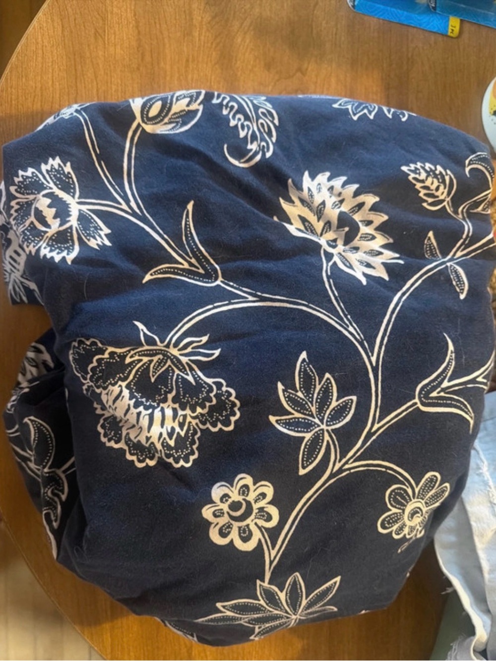 IKEA King Duvet Cover Cotton Alvine Flor Navy Blue & White
Thistle Flower